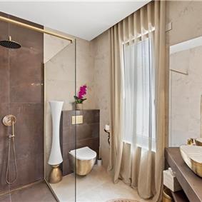 4 bedroom villa with indoor and outdoor pools in Galižana, Istria, sleeps up to 8